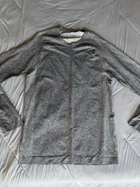 Figs Men's Heathered Gray Crewneck Long Sleeve Stretch Scrubs